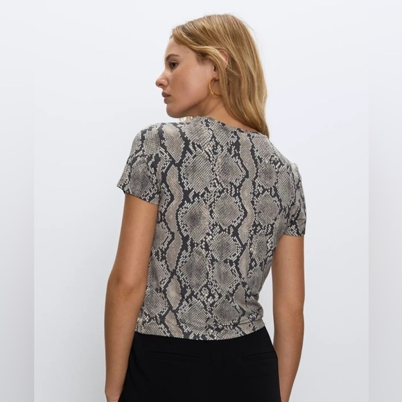 Aritzia Babaton Everyday T-Shirt in Light  Grey Smoke Snakeskin Print Size XXS - Picture 3 of 16
